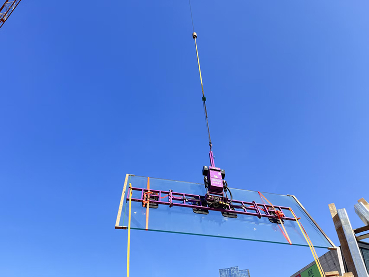 2000公斤玻璃吸盘应用案例 2000公斤玻璃吸盘应用案例