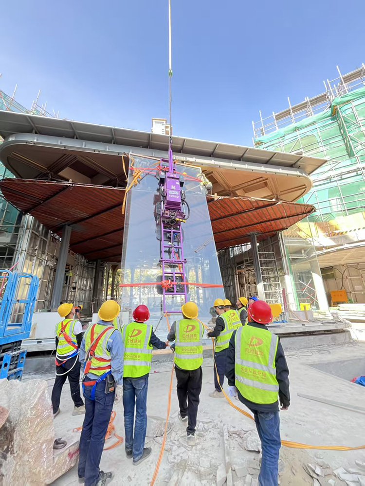 2000公斤玻璃吸盘应用案例 2000公斤玻璃吸盘应用案例